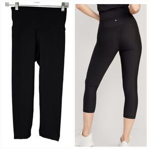 Old Navy NWT High-Waisted PowerPress Crop Leggings Black Workout Yoga Pant Small